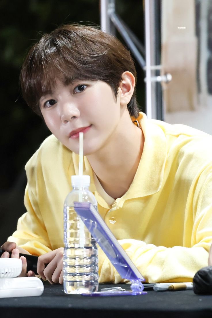 wishingforwishh's tweet photo. 애교야? 뽀뽀야? 둘 다라고 해. https://t.co/L7ngpSpW4T