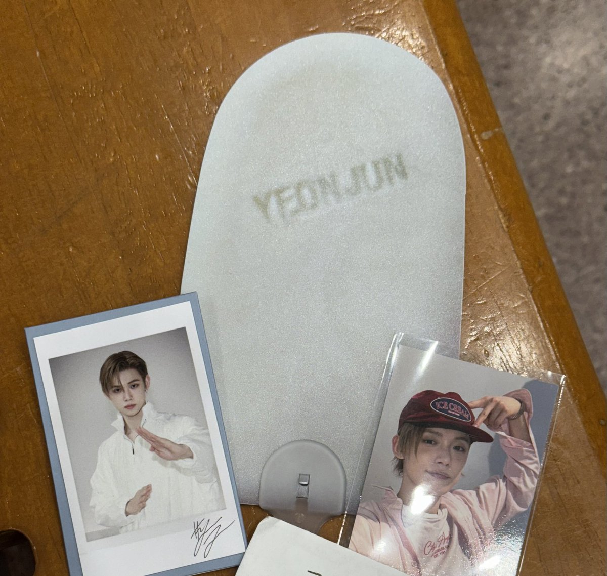 tbebndnwtxae's tweet photo. 연준 공방 포카 폴라 양도

포카+폴라로이드+부채 6.0⭕️

Yeonjun txt tomorrowxtogether broadcast photocard poca wts 포토카드 엠카 엠카운트다운 본방 엠카 뮤뱅 음중 인가 위버스 pc 공개방송 투바투 투모로우바이투게더 사녹 사전녹화 아이스크림 ice-cream 역조공 판매 https://t.co/AqnvM0tS3J