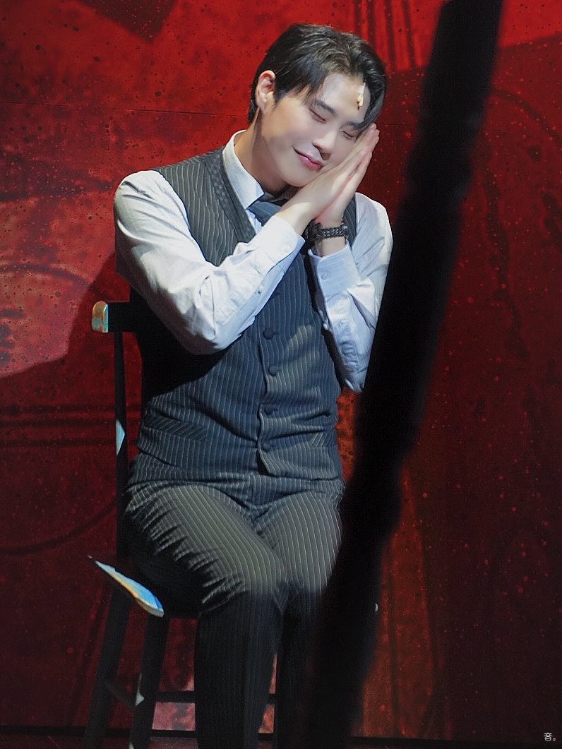half_muzik's tweet photo. 260707 블랙메리포핀스
스페셜커튼콜 메리를 기억해

한스 시몬 #유태율 https://t.co/BssvQdON01