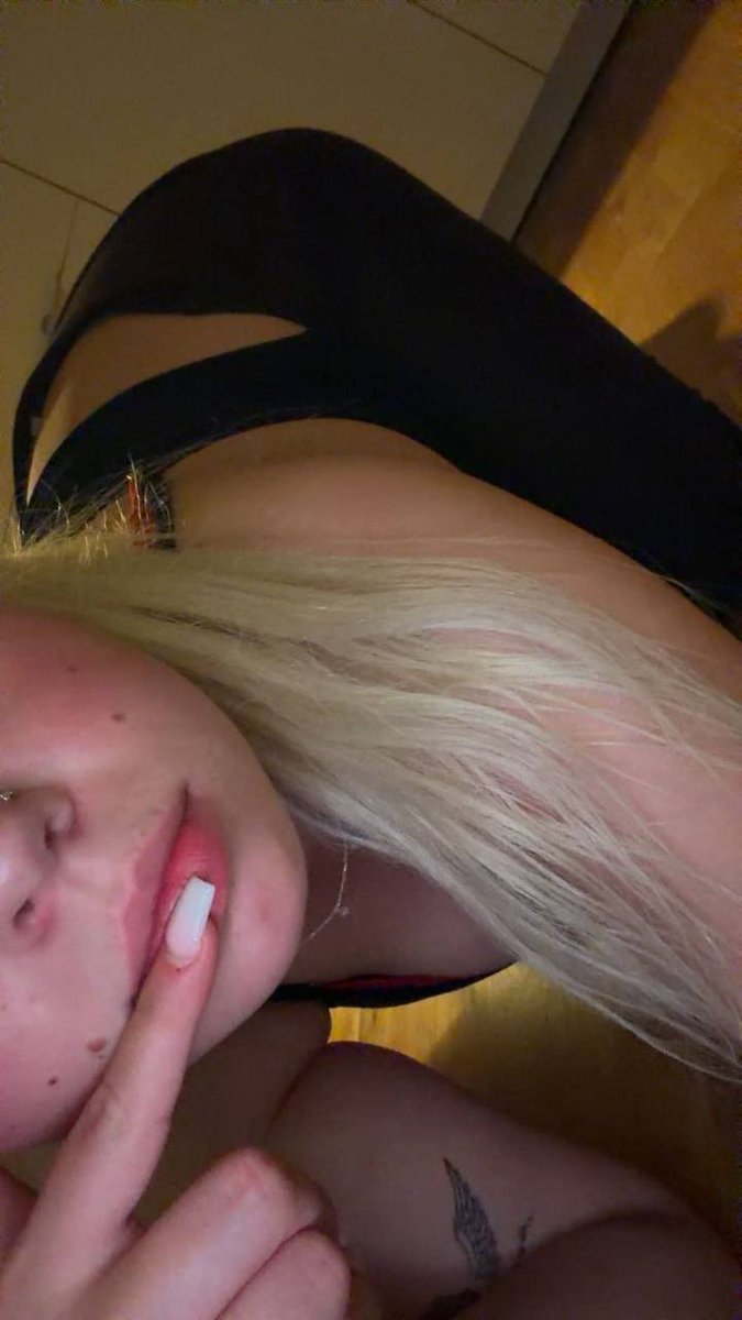 JullanBu11an's tweet photo. jag är jätte kåt och väntar på din stora feta … i lilla jag😈 https://t.co/jdpM8pvd3Q
