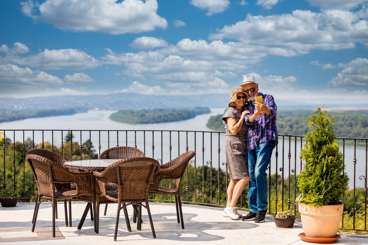 lottomax's tweet photo. Ce mardi, le gros lot du Lotto Max est estimé à 10 millions $, ainsi que 10 lots de 100 000 $ à gagner. Imaginez tous les paysages que vous pourriez admirer si vous gagniez!

Vous devez avoir l'âge légal. https://t.co/TVvOl6SwY0