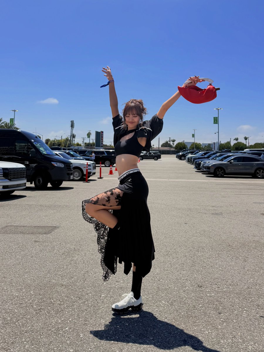 ComplexStyle's tweet photo. LISA AT THE FIFA WORLD CUP QUARTERFINAL <3 https://t.co/8GQvRxVTdQ