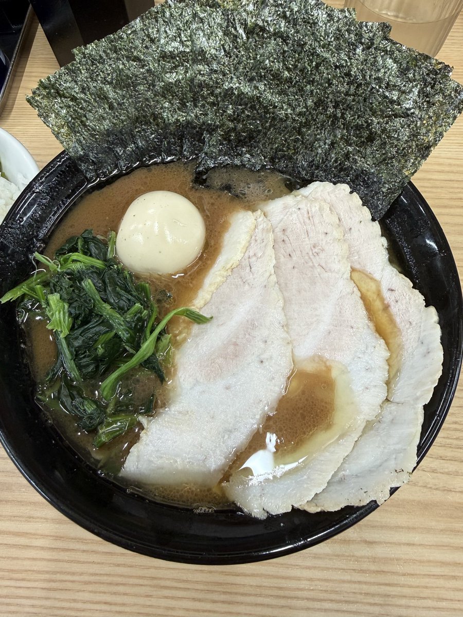 yoru_andon's tweet photo. 武蔵家うますぎ
最近、無料のきゅうりの漬け物に、生ニンニクと豆板醤と卓上のにんにく醤油を混ぜて、米に乗っけるっていう天才的な食べ方を開拓した https://t.co/L64bsfs7AC