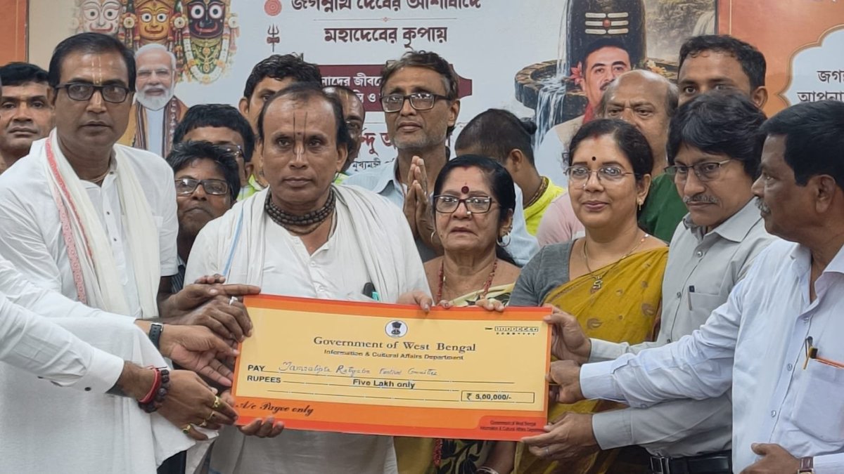 IMedinipur's tweet photo. নবান্ন সভাঘরে রথযাত্রা উপলক্ষে আয়োজিত সমন্বয় বৈঠকে রাজ্যের ঐতিহ্যবাহী রথযাত্রা আয়োজক কমিটিগুলিকে ৫ লক্ষ টাকা করে আর্থিক সহায়তা প্রদান করেন মাননীয় মুখ্যমন্ত্রী শ্রী শুভেন্দু অধিকারী। ভার্চুয়াল মাধ্যমে অনুষ্ঠানের সঙ্গে যুক্ত ছিল রাজ্যের সমস্ত জেলা। ছিল পূর্বমেদিনীপুর জেলাও। https://t.co/4xMIFvJy5a