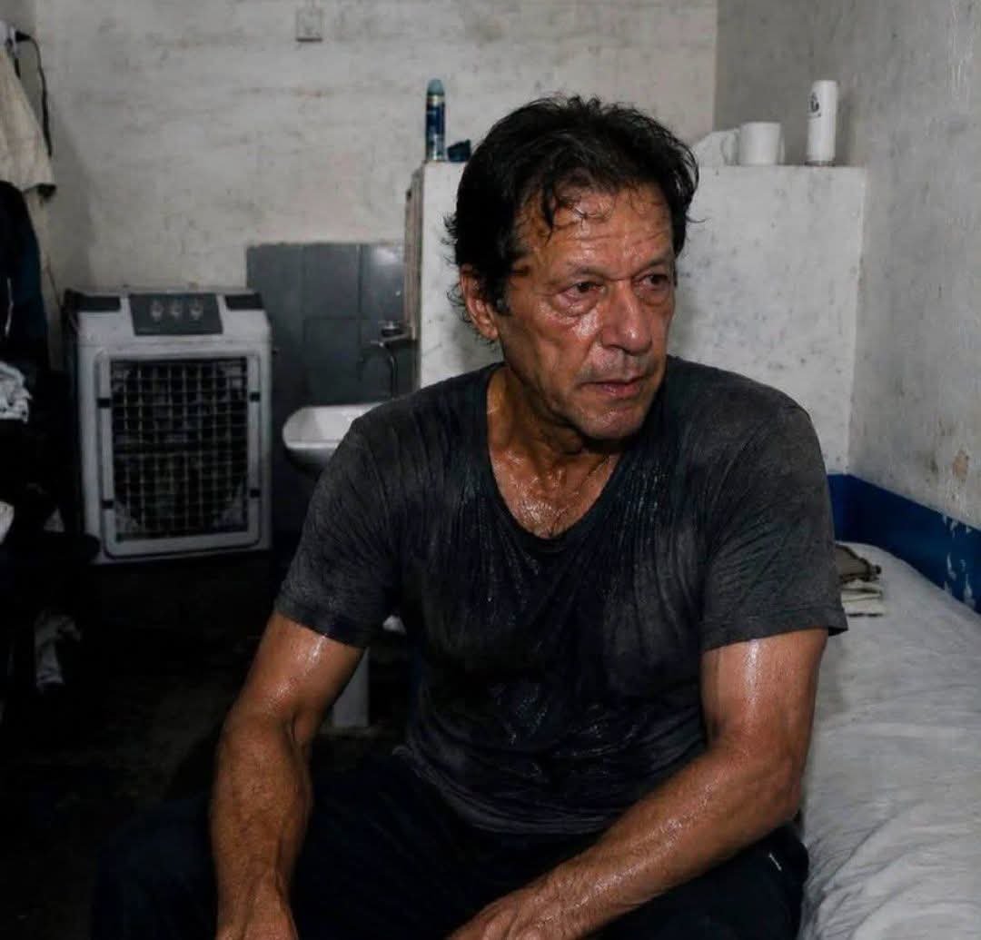 ImranKhan683379's tweet photo. مشکلات انسان کو کمزور نہیں بلکہ مضبوط بناتی ہیں جس نے زندگی میں اتار چڑھاؤ دیکھے ہوں وہ حالات کے تھپیڑوں سے نہیں گھبراتا مشکل وقت اللہ کی طرف سے ایک آزمائش ہے جس کا ڈٹ کر مقابلہ کرنے والے ہی کامیابی کی بلندیوں کو چھوتے ہیں

AI Pic
@iPiansRTs
#مزاحمت_توڑے_گی_ہر_زنجیر https://t.co/KYAA6vt7fq
