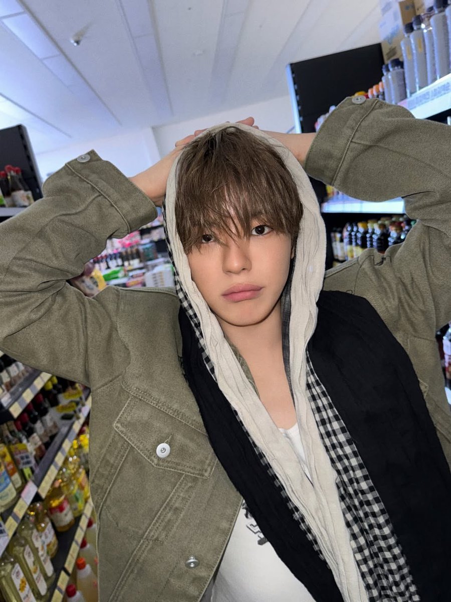 surejaex's tweet photo. eyes on me, being a prince is light work now watch this handsome man leave everyone speechless anjas https://t.co/KwDQvh88kY