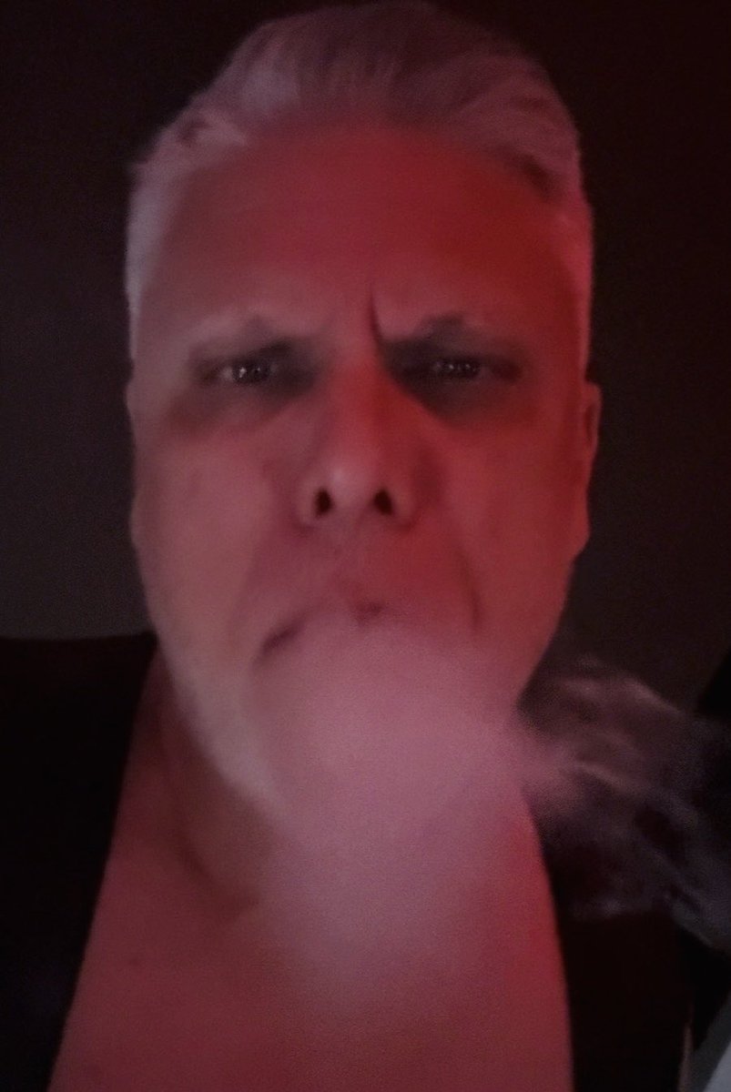 garyanderko's tweet photo. #leatherman #MarlboroReds https://t.co/mt8PUlY14U