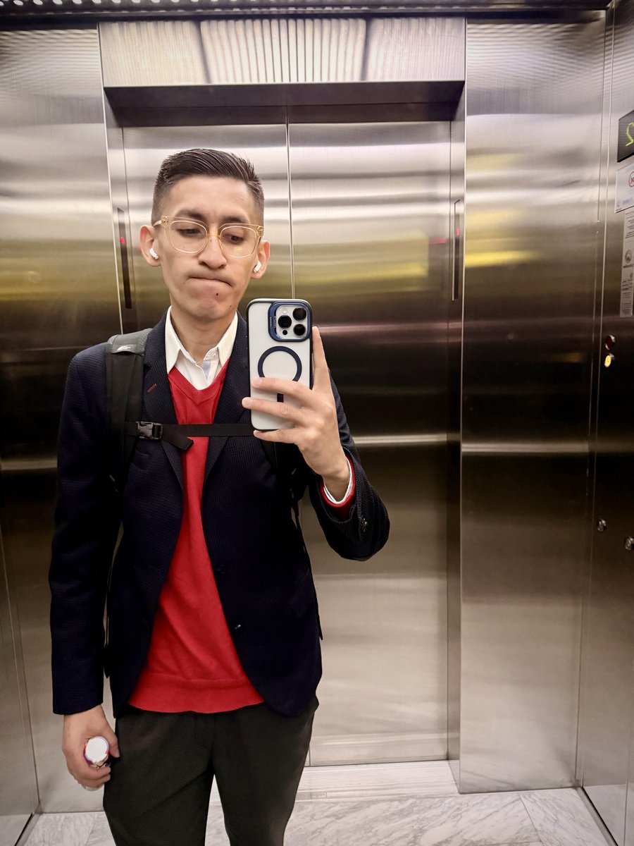 OmarAlvarez4's tweet photo. Lunes 😐 https://t.co/pLAqmk7WDI