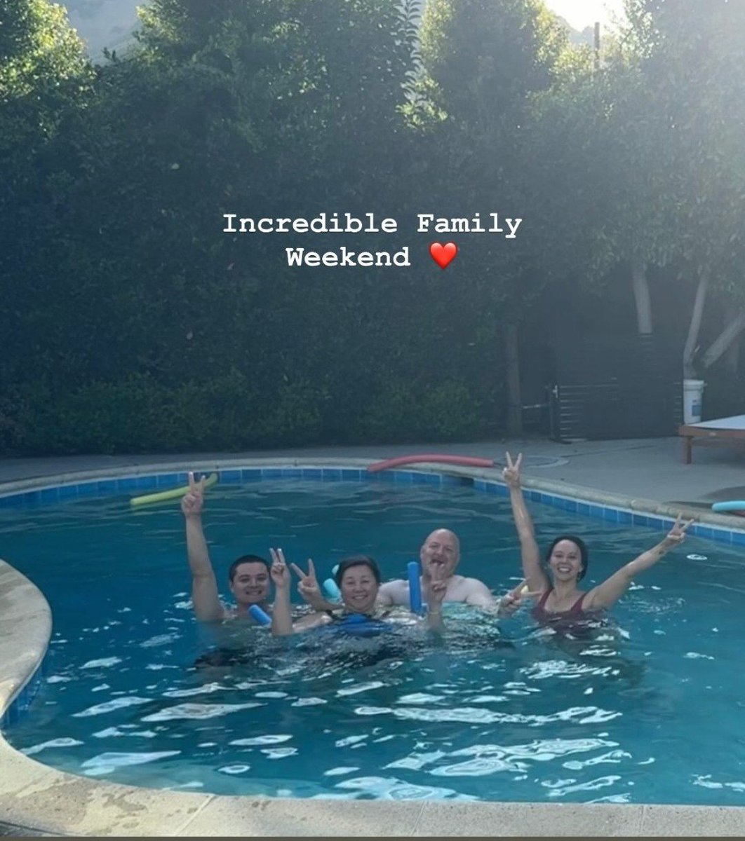 ImKayeeK's tweet photo. Soooo happy Mel got to spend her bday with her family. 💗 https://t.co/dvn5qsMyjc