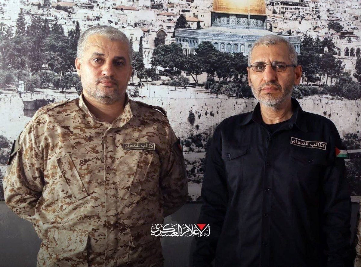 ShehabAgency's tweet photo. 🔵 متابعة شهاب| عضو المكتب السياسي لحركة "حماس"، د. باسم نعيم:

▪️شهيد الأمة الكبير/ محمد الضيف "أبو خالد" مع الشهيد القائد الكبير/ رافع سلامة "أبو محمد" والذين استشهدا معا في مثل هذا اليوم. 

▪️رجال لم يصنعوا تاريخا ومجدا تليدا فقط، بل رسموا خارطة المستقبل لفلسطين والأمة، ندعو المولى عز وجل أن يجزيهم عنا وعن شعبنا وأمتنا خير الجزاء.