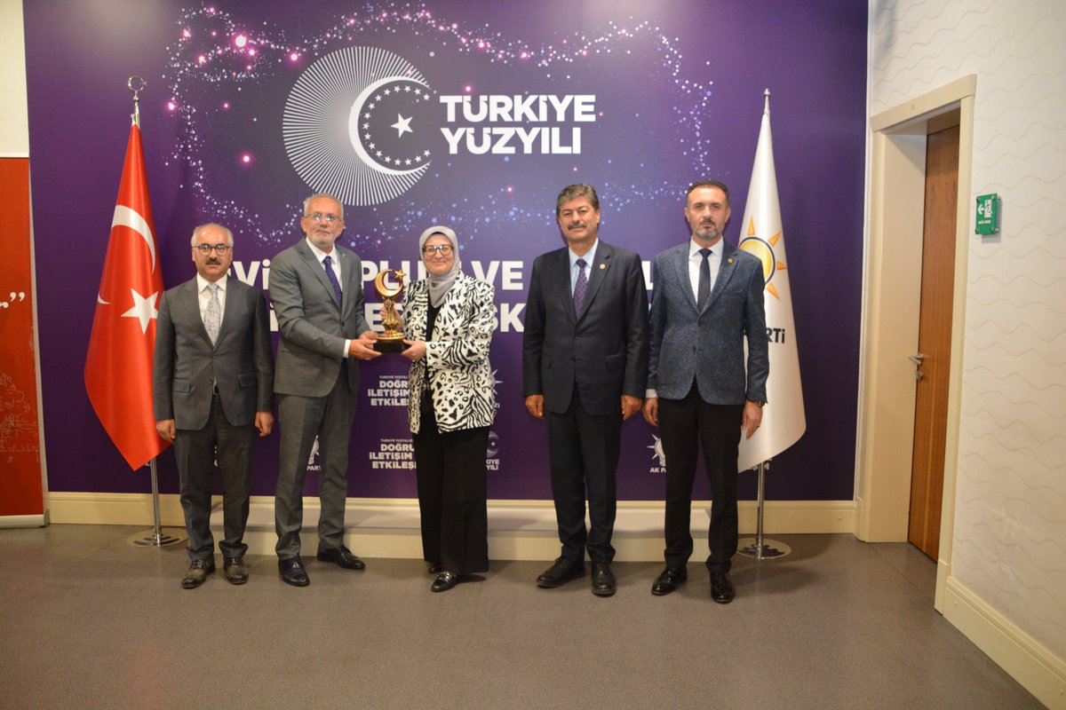 harb_is's tweet photo. 📌 GENEL BAŞKANIMIZDAN UYGUR’A ZİYARET

Genel Başkanımız Alaattin Soydan, AK Parti Sivil Toplum ve Halkla İlişkilerden Sorumlu Genel Başkan Yardımcısı Belgin Uygur’u ve Başkan Yardımcısı Necmettin Erkan’ı ziyaret etti.

Gerçekleştirilen ziyarette, çalışma hayatı ile ilgili fikir alışverişinde bulunuldu.

Ziyarette Genel Başkanımız Alaattin Soydan'a, Sendikamızın Güvenlik Merkez Şube Başkanı Mustafa Dere ve Ankara Yıldırım Beyazıt Üniversitesi Öğretim Görevlisi Tarkan Zengin eşlik etti.