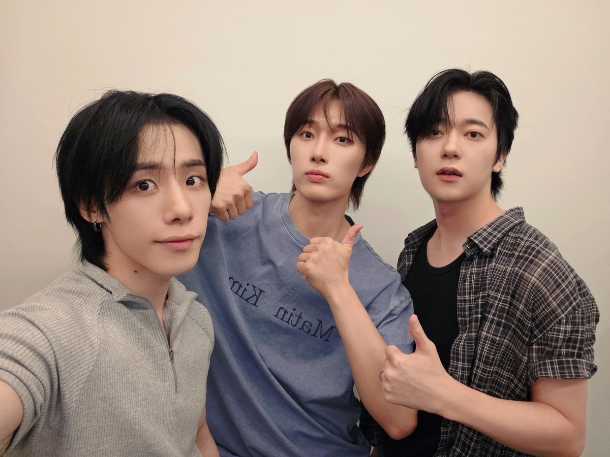 OmegaX_members's tweet photo. [#OX]

즐거워써

#OMEGA_X #오메가엑스
#젠 #XEN https://t.co/toK7qDhH5B