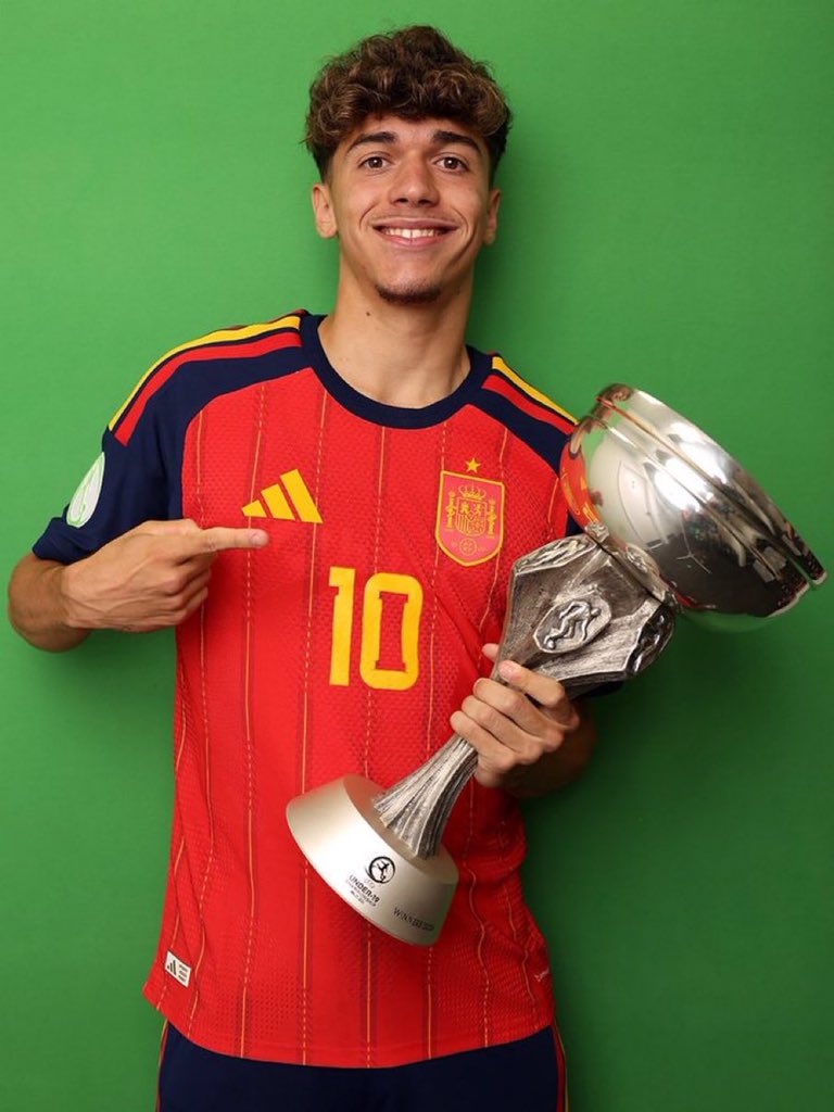 WitcherlyJeune's tweet photo. Pou Real Madrid gon sèl bout milye teren konsa epi lap barel paskel son ti jèn 🥹🤦 https://t.co/Vc1i11Dix2