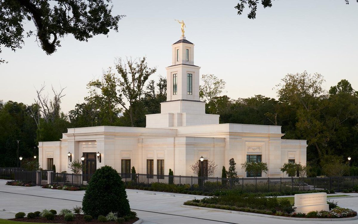 the_churchnews's tweet photo. The Baton Rouge Louisiana Temple was dedicated 26 years ago.

Read more about the temple here: https://t.co/qx8DR74xg9 https://t.co/eYNTyENkPC