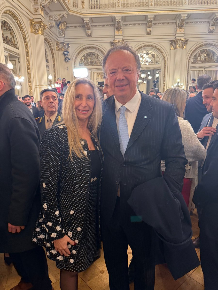 Soldemayo_Arg's tweet photo. Joni se te olvidó comentar que estaba este señor ahí. https://t.co/Dlm0xELhMd