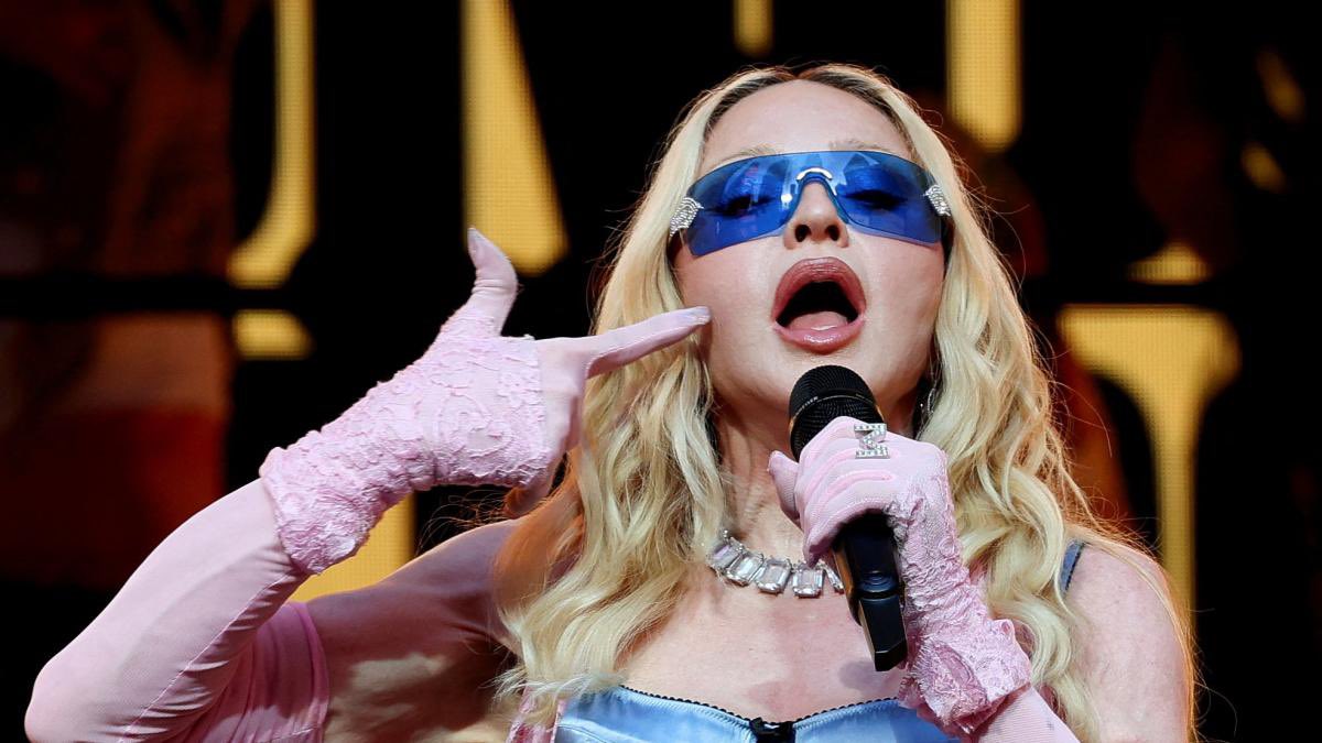 sergioopina_'s tweet photo. Madonna cosecha otro récord con motivo de ‘Confessions II’.

El evento de su publicación para TikTok, el cual atrajo a 2,1 millones de usuarios a nivel global, se alza como el directo de mayor audiencia de la historia de la plataforma por parte de una artista solista. https://t.co/y8bkwltDN7