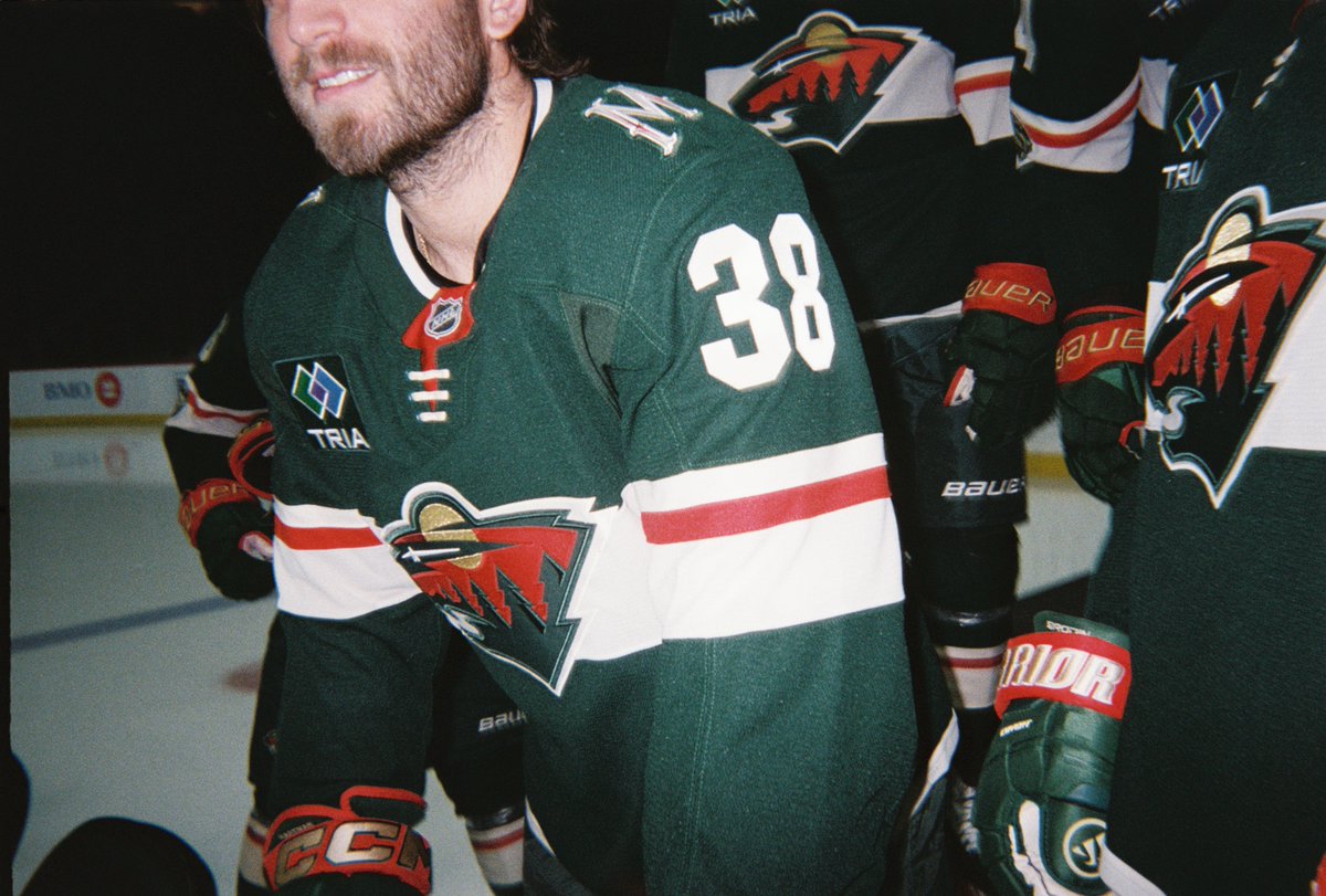 mnwild's tweet photo. the photographer vs the photo https://t.co/yHePH6GXZb