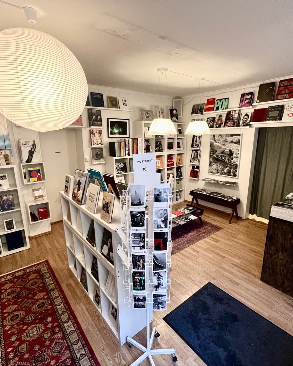 _fotoboka's tweet photo. NY OG SPENNENDE BOK: Mise Abyme av Ukrainske Yelena Yemchuk - fotograf, filmregissør og kunstmaler.  I denne boken tas vi med en eksperimentell og leken visuell tilnærming med en miks av fotografi, maleri og typografi.… https://t.co/e53RqsUUyN