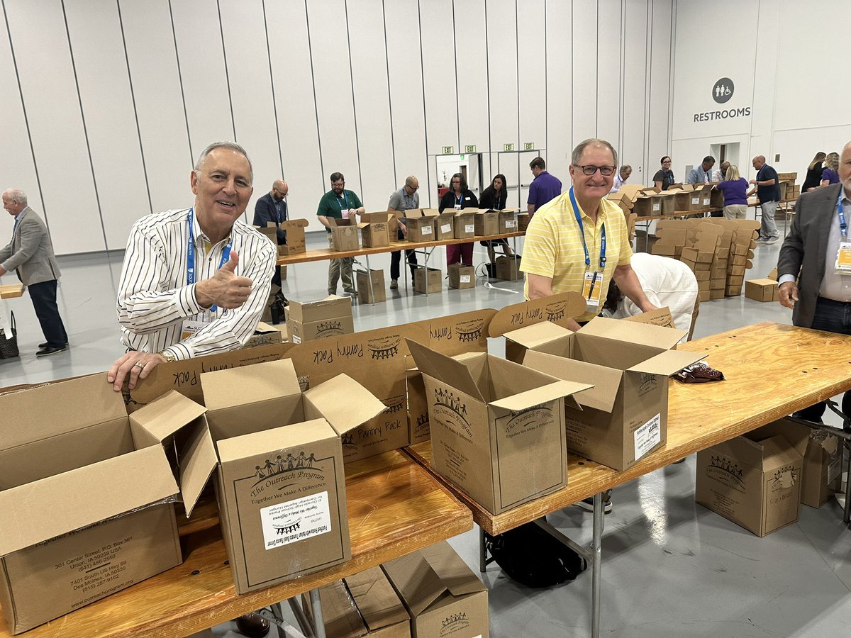 andrewmuhl's tweet photo. LA delegation hard at work packing meals for the @CSGSouth #SLCKY2026
 #CampaignAgainstHunger @AARPLouisiana https://t.co/hns4aS5t4F