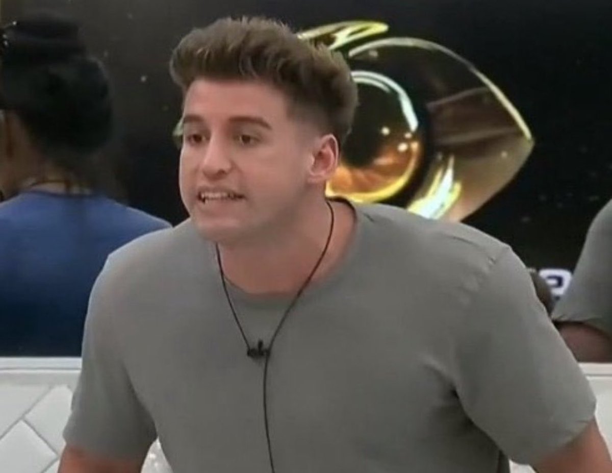 agusrussok's tweet photo. TODO EL PAÍS ESTÁ VOTANDO PARA ELIMINARTE HIJO DE PUTA 

LA PRODUCCIÓN AVALANDO UN MACHITO NEFASTO.

NO PUEDEN TAPAR LA REALIDAD CON UN DEDO. TE VAS SI O SI LA CONCHA DE LA LORA 

#GranHermano https://t.co/Mqip9Wz6vZ