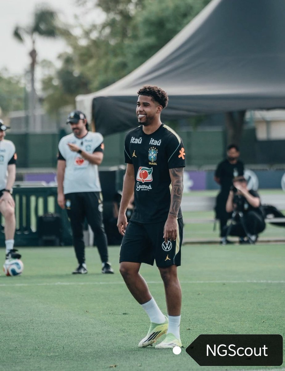sadagha_21's tweet photo. Andrey Santos Brazilian footballer 🌟🇧🇷
Age:22  Position:Central Midfield
Stats 25/26 🇧🇷👀
3 Goals ⚽
4 Assists 🤝⚽
Chelsea FC ➡️ Manchester United ✅🤝🇧🇷
Follow #NGScout
#football #transfer #PremierLeague #Brazil https://t.co/bWr0nL1aaS