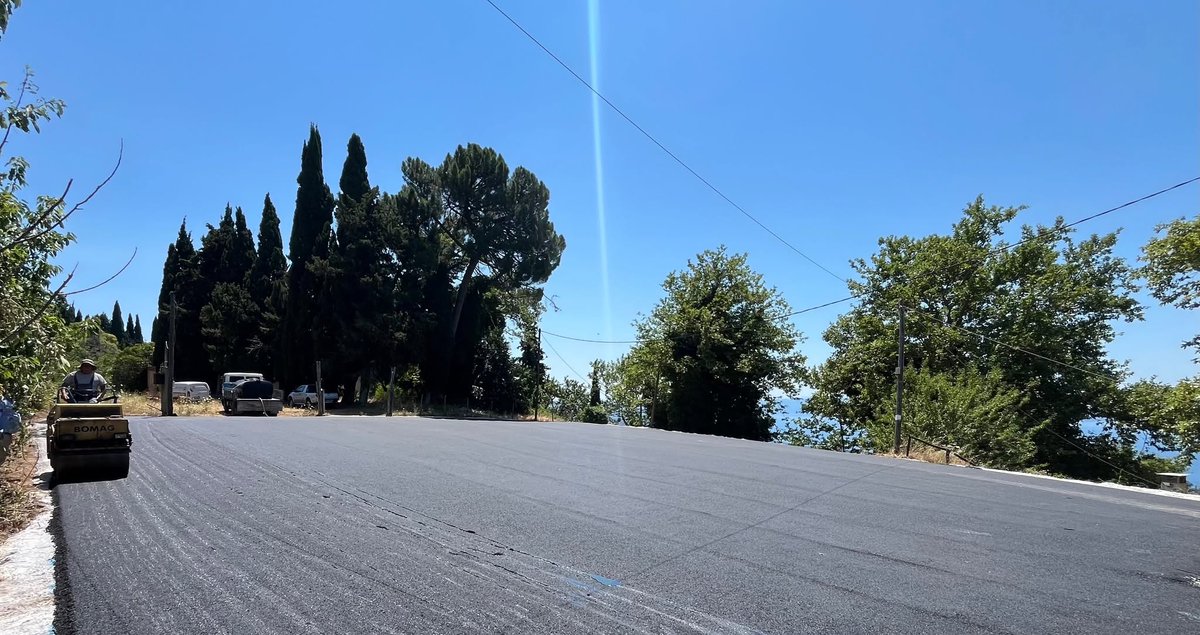 DimosNPiliou's tweet photo. Αποκατάσταση χώρου στάθμευσης στις Μηλιές και ασφαλτόστρωση δημοτικού δρόμου από το Γήπεδο στη θέση «Λάκκες» μέχρι το νέο πάρκινγκ @mmitzicos #DimosNotiouPiliou #MunicipalitySouthPelion #Milies #asfaltostrosi #parking https://t.co/efzNvBkD2s https://t.co/IBClzfIlFn