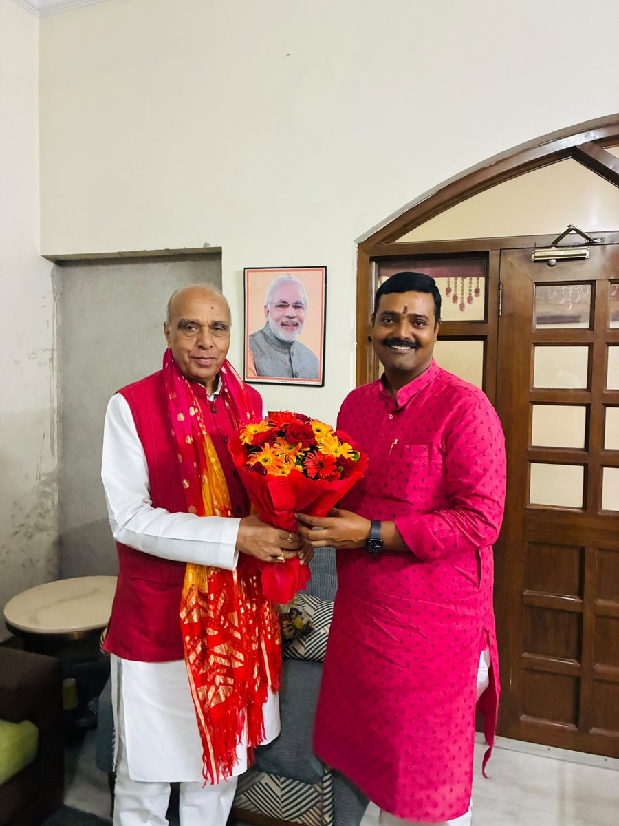 rakeshbjpup's tweet photo. डुमरियागंज के लोकप्रिय सांसद जगदंबिका पाल जी को उनकी 51 वीं वैवाहिक वर्षगांठ पर मिलकर शुभकामनाएं दी 
@jagdambikapalmp https://t.co/adjHh3Rbhi