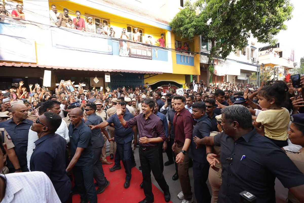 VijayFansUpdate's tweet photo. முதலமைச்சர் விஜய் ⚡ #Perambur https://t.co/GE3cGZ3hup
