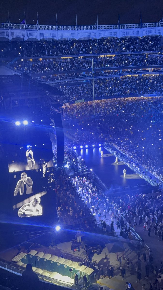 mkdeezy3's tweet photo. Extra innings fr. S/o Hov man, delayed until midnight and he still put on a 3 hour show for the ages https://t.co/oEeH7HioZz