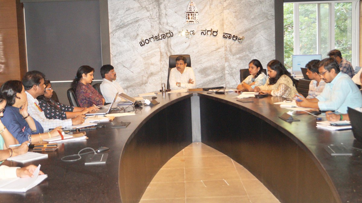 ChristinMP_'s tweet photo. Bengaluru South City Corporation has urged voters to return enumeration forms distributed by Booth Level Officers (BLOs) during the ongoing special electoral roll revision.

Additional District Election Officer KN Ramesh warned that voters who fail to submit the completed forms to BLOs risk having their names omitted from the draft electoral roll. 

https://t.co/hCGW5xzk9H

https://t.co/wvy75CfiGa