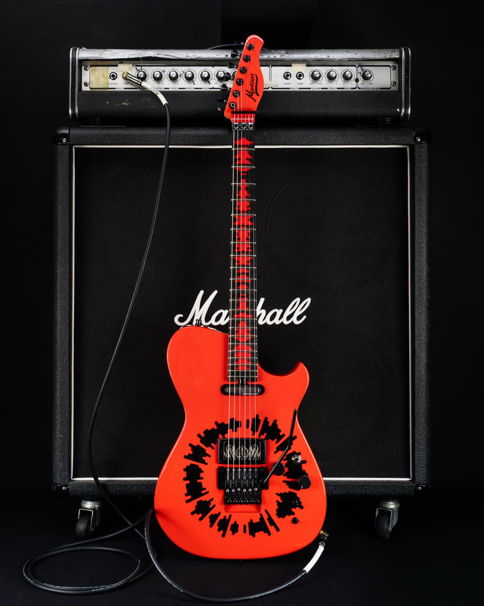 muse_iwantruth's tweet photo. Manson Guitar Works: "Now that the Wow! Signal Tour is in full swing, we thought some of you may have seen this new guitar of Matt Bellamy during the recent shows.
We had a lot of fun working with Matt and the artistic team to bring this together for the tour." https://t.co/XGZyjrQKs6