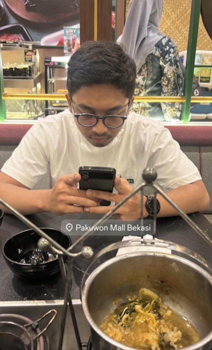 pearl_gummy's tweet photo. ⚠️TRIGGER WARNING ⚠️

Mengupas kelakuan manipulatif farhanestle, seorang bapak anak 1 lulusan Al Azhar Mesir 

Ini buat reminder para girls diluaran sana agar berhati-hati berkenalan dengan lelaki in this era 💅 https://t.co/h7WMI5fsf9
