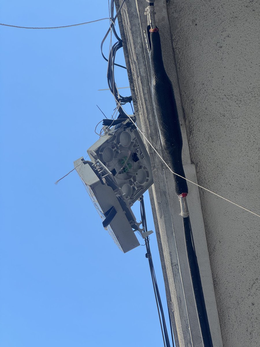saimcb's tweet photo. @TurkNetDestek @Turknet  perşembe sabah saat 09:17’den beri internetim yok. Günlerdir hiçbir şekilde hizmet alamıyorum ve mağduriyetim devam ediyor. Lütfen duruma acilen müdahale edin ve bu sorunu çözün. Geçiştiriyorsunuz. paylaşalım herkes görsün #TurkNet #İnternetKesintisi https://t.co/Fy6oWBsmGF