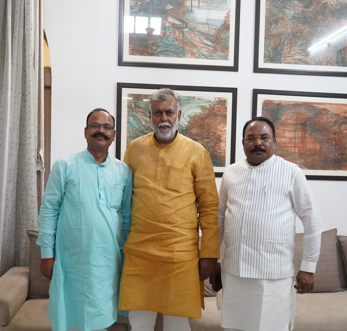 drajaysinghbjp's tweet photo. आज भोपाल प्रवास के दौरान भारतीय जनता पार्टी के वरिष्ठ नेता मध्यप्रदेश के पंचायत ग्रामीण विकास एवं श्रम मंत्री व रीवा जिले के प्रभारी मंत्री आदरणीय प्रहलाद सिंह पटेल जी से उनके भोपाल स्थित आवास में भेंट कर विभिन्न समसामयिक विषयों पर चर्चा कर मार्गदर्शन व आशीर्वाद प्राप्त किया।
@prahladspatel @DrMohanYadav51 @ajayjamwalbjp @Hkhandelwal1964 @vdsharmabjp @BJP4MP