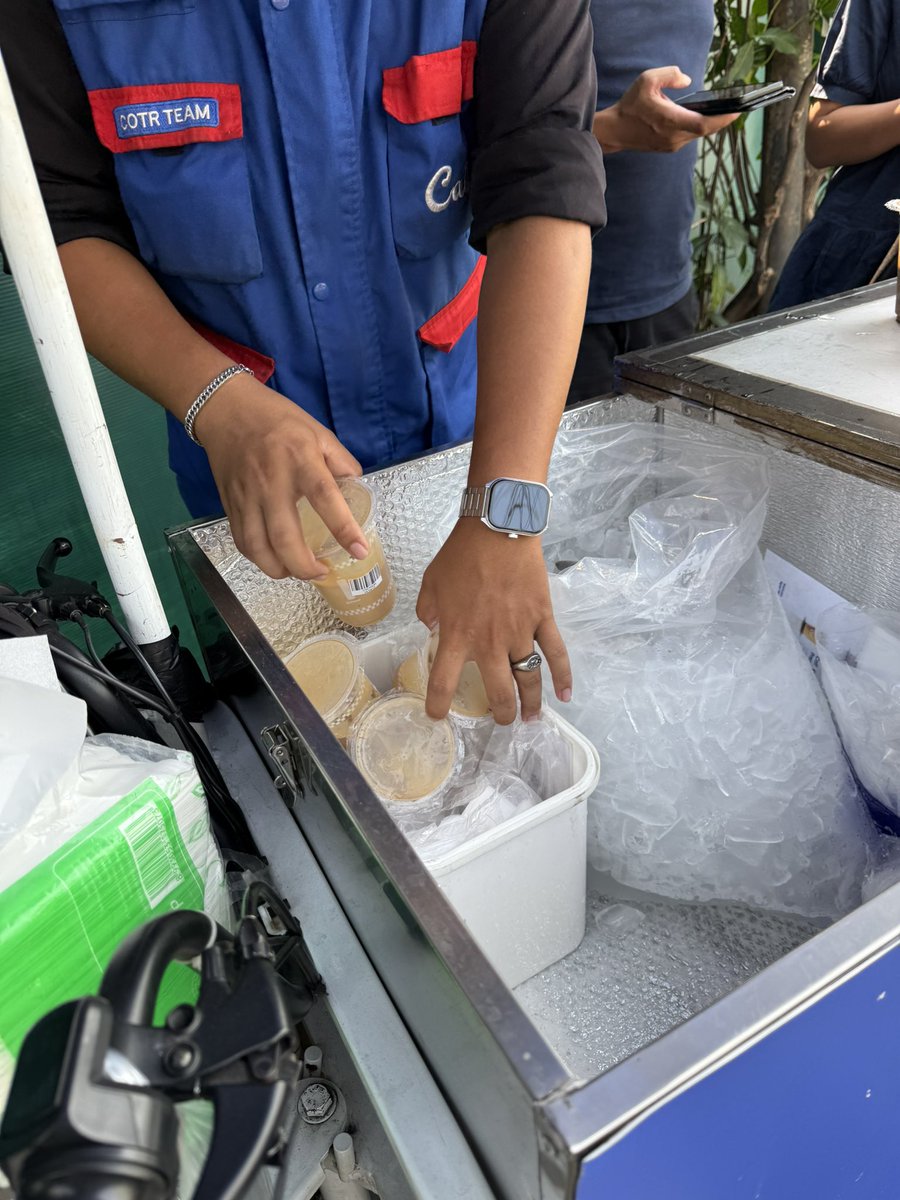 hanif_aa's tweet photo. Unpopular opinion:

Di lidahku, kopi Calf COTR itu basically Tuku yang diskon Rp10 ribu tapi ga bisa request less sugar. Selain itu, aku ga rasain bedanya. https://t.co/cFULBhdAod