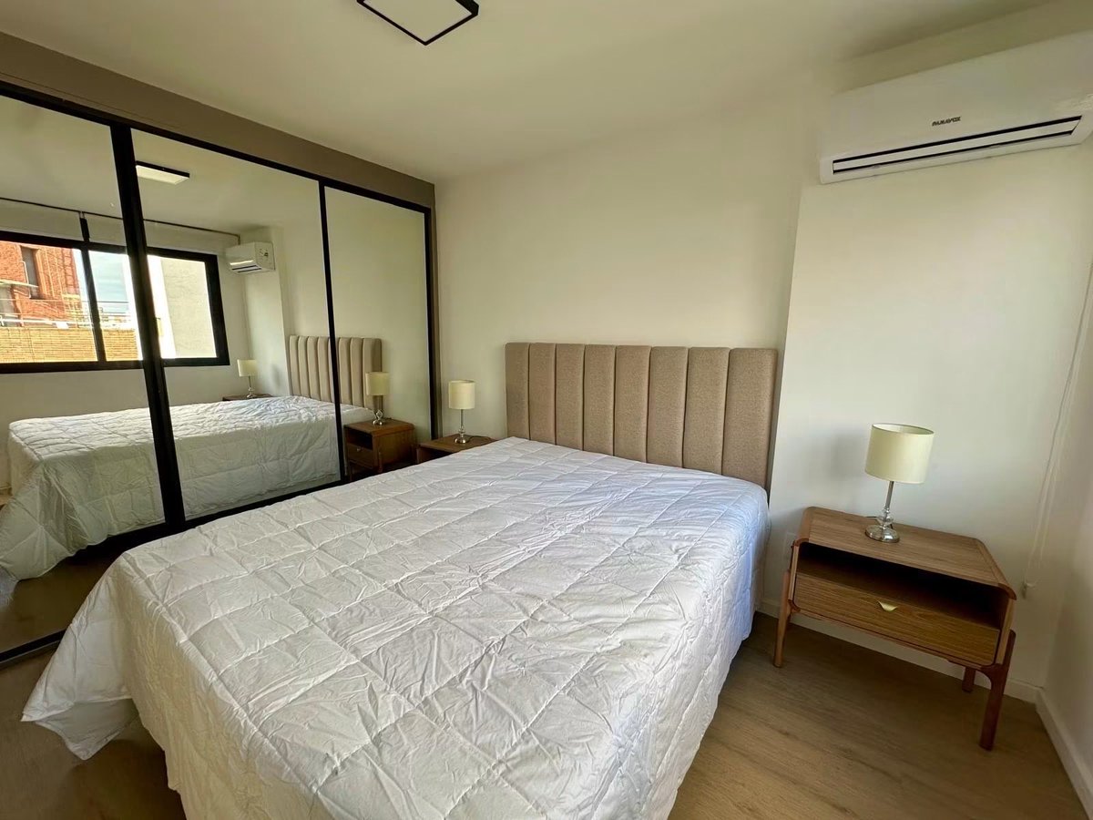 AlejandroBuysan's tweet photo. Alquiler apartamento Amoblado 1 dormitorio en Punta Carretas, Barbacoa con parrillero, Gimnasio, Cowork, Rooftop y Lavadero.
Inigualable ubicación, a pasos del Golf, Parque Rodó y Pocitos. 
Incluye Garaje y Amoblamiento. Precio 1.460.-

https://t.co/BvlaJNGsmT https://t.co/zME26QfunS