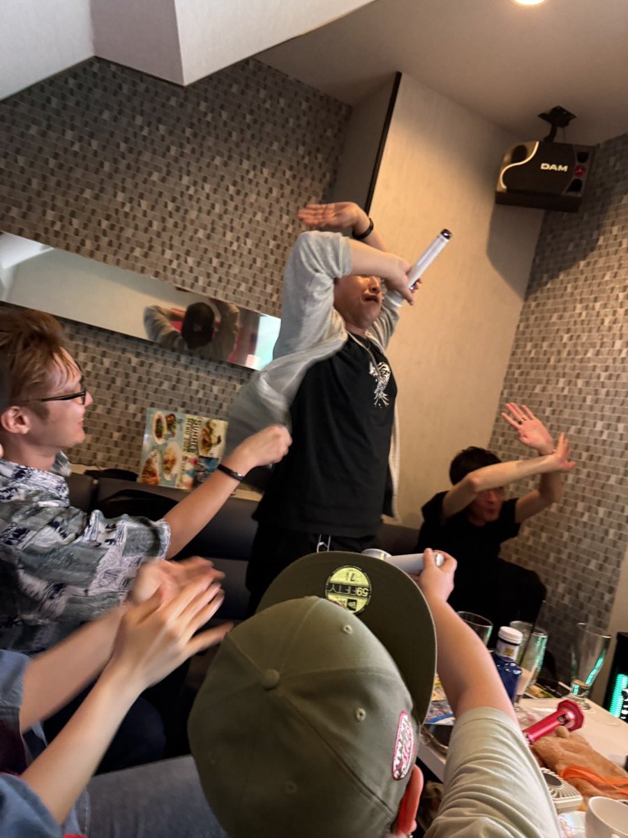 TakuchaaanTT7's tweet photo. この度、34歳になりました！
風船も飛んでくれたー！

こないだのSwitchOn！
打ち上げカラオケで
夏を刺激できる男になれるような
歌を全力で歌ってました

そんなわけで、刺激的な一年にしていきたいので
皆様これからも、応援よろしくお願いします🙇 https://t.co/MghrRH0Vjw