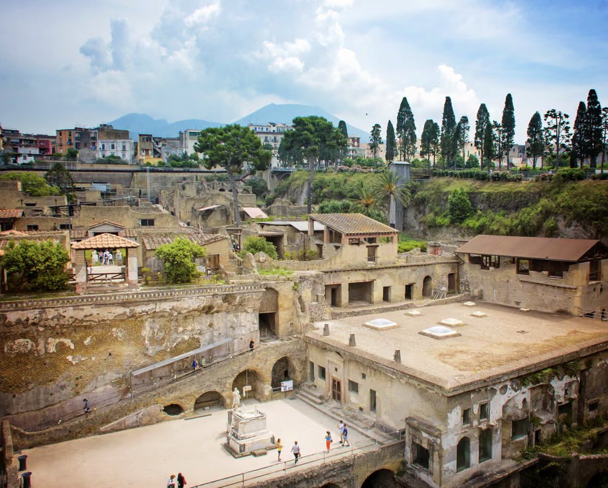 AI Deciphers 2,000-Year-Old Herculaneum Scroll, Revealing Stoic Text