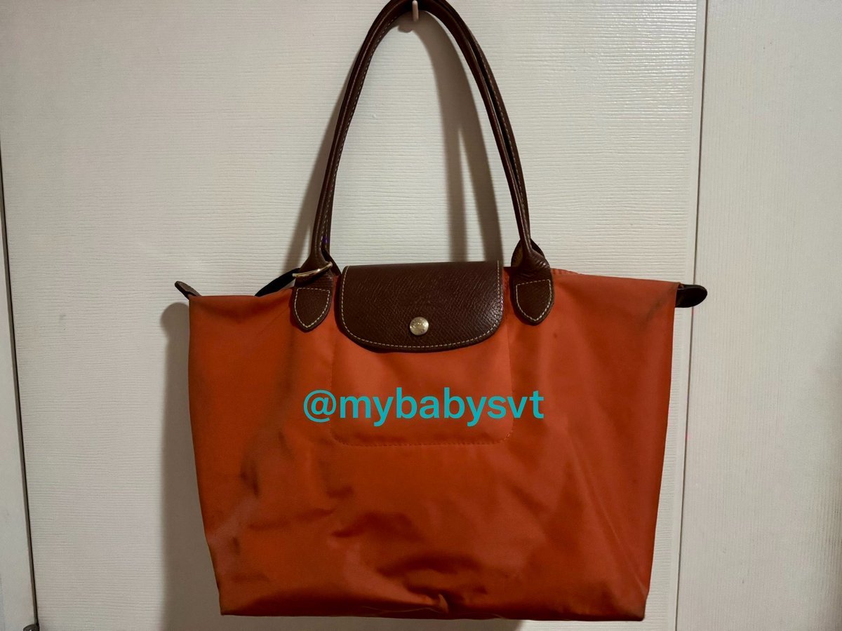 Mybabysvt's tweet photo. Longchamp 🧡สีส้ม สีฮิต ปล่อยต่อ 
ไซส์ S ใส่ไอแพดได้ หูยาว สะพายข้างได้

✅ส่งต่อ 1990฿ รวมส่ง พร้อมโอนลดได้

มือ2 สภาพตามการใช้งาน
สอบถามเพิ่มDM 

#กระเป๋ามือสอง #กระเป๋ามือสองสภาพดี #กระเป๋าแบรนด์เนม #กระเป๋าlongcham https://t.co/a1VoQ0xJVE