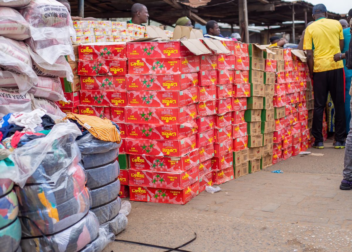 yhaw_pizzaro's tweet photo. Alhaji Seidu Agongo Steps Up for Flood Victims with Massive Humanitarian Donation ❤️

 #SeiduAgongo https://t.co/sbpU5hCXQ8