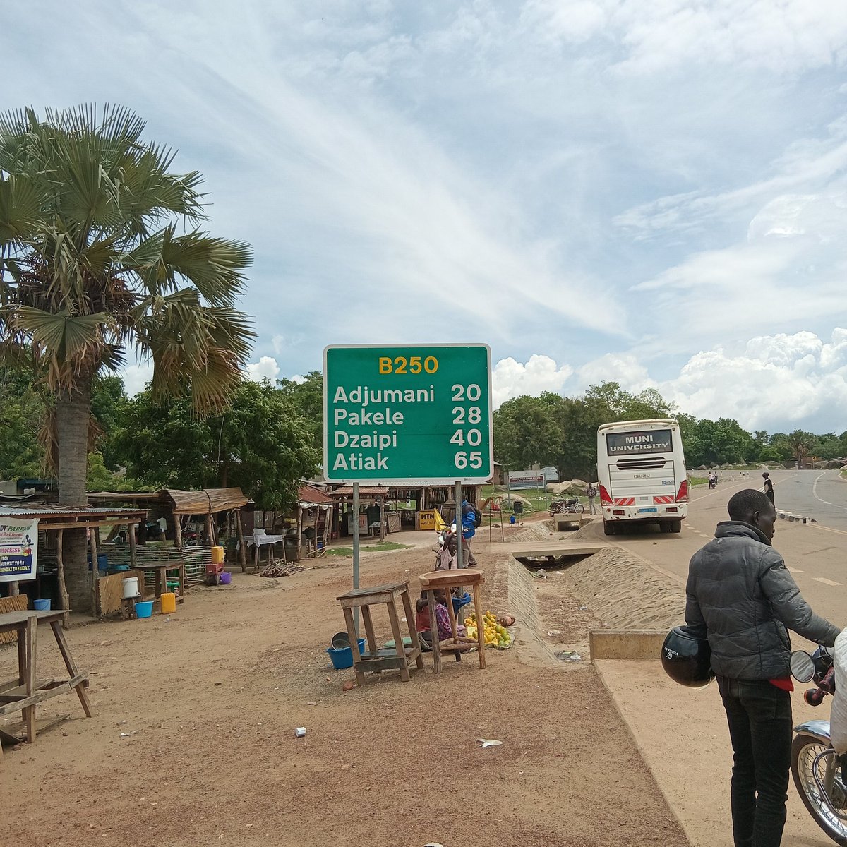 kamala_emma's tweet photo. If you know Uganda, where was this picture taken. Wrong answers only!
#UOX.
#FreeTabz.
#FreeMM
##AllPoliticalPrisoners https://t.co/pJg3hdRwCY