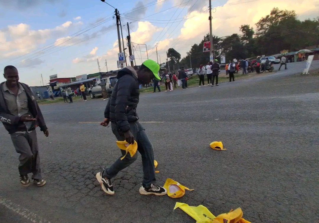 Wambuib4sky's tweet photo. Waliambiwa huku ni Kwa watoto wa MauMau hawakuskia😂😂 Scenes in Ol'Kalou this evening 😆😆 https://t.co/RmNh7ycua5