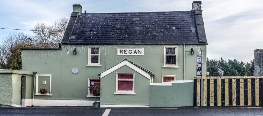 DiscoverBoyneV's tweet photo. There is something special about stepping into a traditional Irish country pub. These are the places where stories are shared, friendships are made and visitors experience the genuine warmth that Ireland is famous for.

Find out more here: https://t.co/4o5BMHUiUq https://t.co/Xr3Ude5S0l