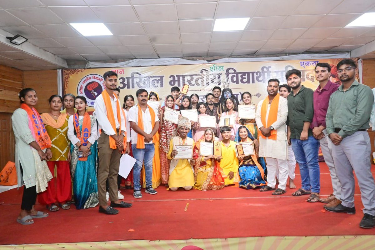 northbiharabvp's tweet photo. अभाविप के 78वें स्थापना दिवस सह राष्ट्रीय विद्यार्थी दिवस के उपलक्ष्य में आयोजित साप्ताहिक कार्यक्रम के निमित आज अभाविप, सोनपुर इकाई द्वारा सम्मान समारोह सह छात्र सम्मेलन का आयोजन किया गया।

#78YearsOfABVP | #NationalStudentsDay  #ABVPNorthBihar | #ABVP78 https://t.co/0QnDoXNz0h
