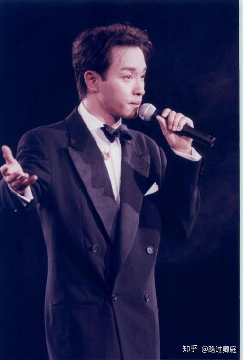 snagjo25132's tweet photo. 저는 이 무대를 보고 최종 입덕을 함............
해피투게더 찍으면서 장염으로 고생하면서 58키로까지 찍고 난 후 한 콘서트...인데
진짜...미모가말도안되세요
개 미남이실게요 https://t.co/XkVGjHe7vg