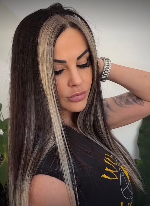 SkyHighVel's tweet photo. [Switched]

Velvet Sky
HOF 
TNA/wwe Role-playing 
Detailed writer
NSFW 
Female 
Bi
RT to let the pigeons loose! https://t.co/IpxEKdJlnw