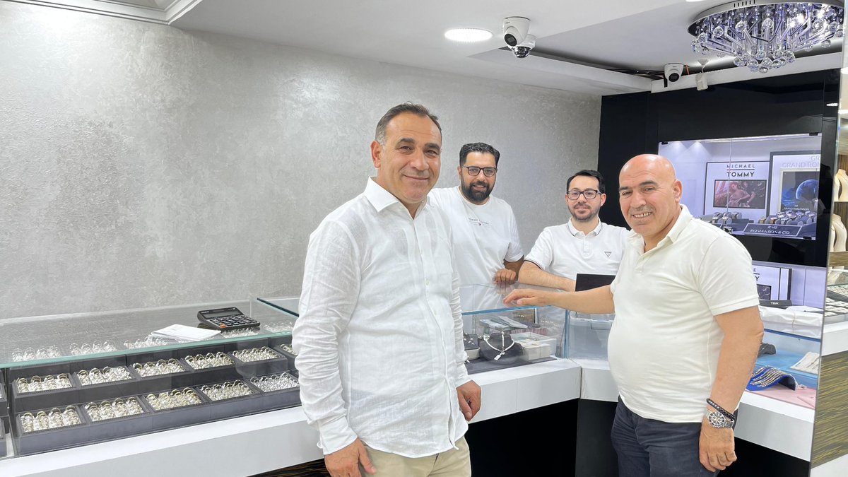 ImdatKamac's tweet photo. Cebeci Mahallemizde esnafımızı ziyaret ederek Cumhurbaşkanımız Sayın Recep Tayyip Erdoğan'ın selamlarını ilettik, hayırlı ve bereketli kazançlar temennisinde bulunduk.

Samimi sohbetleri, sıcak karşılamaları ve gönülden misafirperverlikleri için tüm esnafımıza teşekkür ediyor; işlerinde bol ve bereketli kazançlar diliyorum.

#HerHikayesiyleSultangazi 

@abdullahozdemir
@avadursun