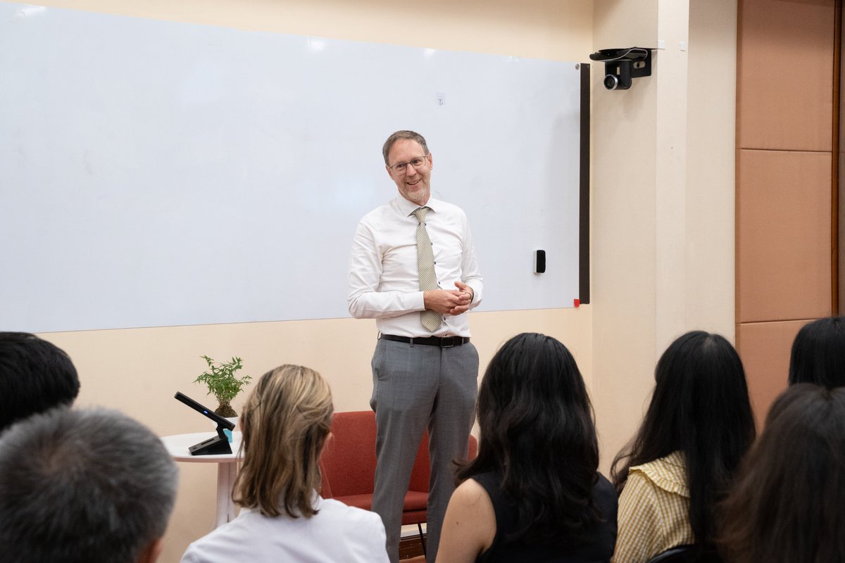 UNDPChina's tweet photo. Welcome to 🇨🇳 @stefanliller, @UNDPChina’s new Resident Representative! Today, at townhall meeting, Stefan interacted w/ staff, shared experiences from his UNDP journey & heard from colleagues about their work in China CO. Look forward to working together to advance #SDG progress💪
