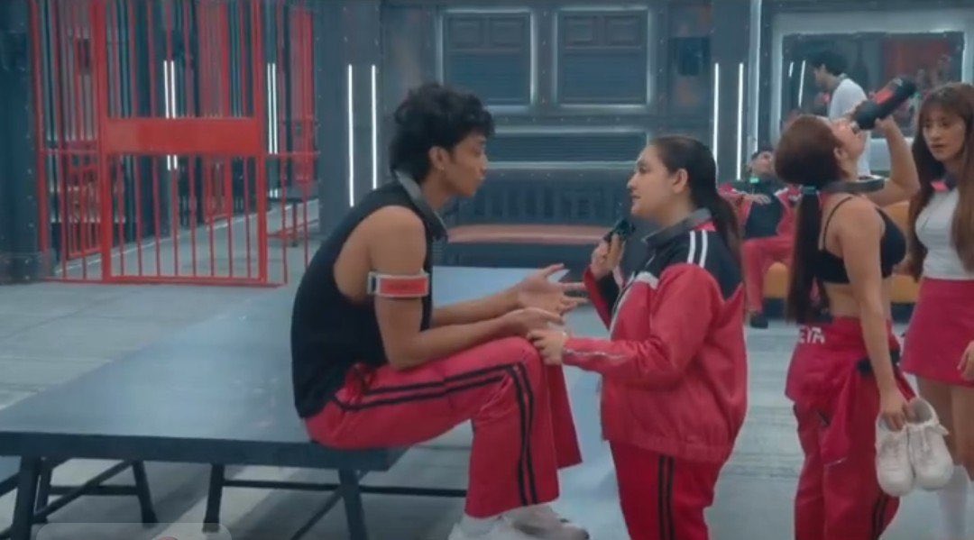 Vishal_1099's tweet photo. Some moments don’t need explanations… they speak for themselves. 🤍

Seeing Madhuri Ji get emotional and say that #YogeshRawat truly respected her was a powerful moment.

Character isn’t proved through arguments. It’s reflected in actions, and actions always leave the deepest impact. ❤️🧿

#LockUpp2 #YogeshRawat