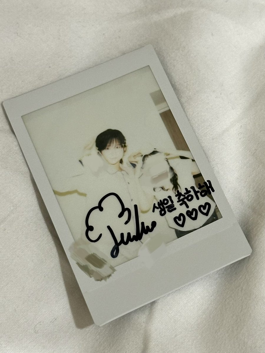 wishmar1e's tweet photo. 땡프 생일이라고 갑자기 12시 되자마자 뛰어다니더니 생파 해주고 체키회도 해준 미친 여자들 어떡해 ㅜㅜㅋㅋㅋㅋㅋ큐ㅠㅠㅠㅠㅠㅠ
누나들 진짜 아랑해요 .. ㅜㅜㅋㅋㅋㅋㅋㅋㅋㅋㅋㅋㅋㅋㅋㅋㅋㅋㅋㅋ💗💗💗 https://t.co/CVBOqYHQiL